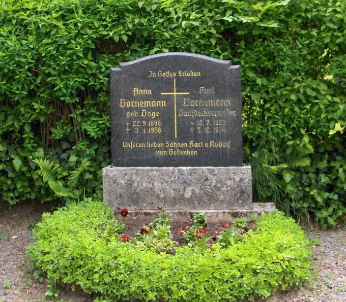 Grabstein Karl Bornemann und Ehefrau Anna Doge